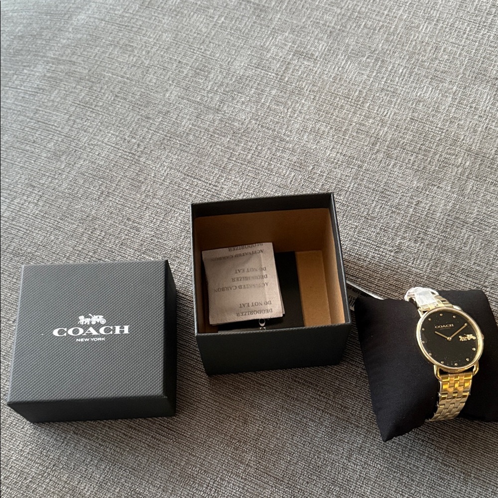 COACH
36mm
Women's Elliot Gold-Tone Stainless Steel Bracelet Watch